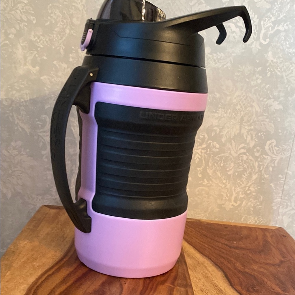 Under Armour Cold Lilac & Black Sports Bottle 64 oz./1.9L